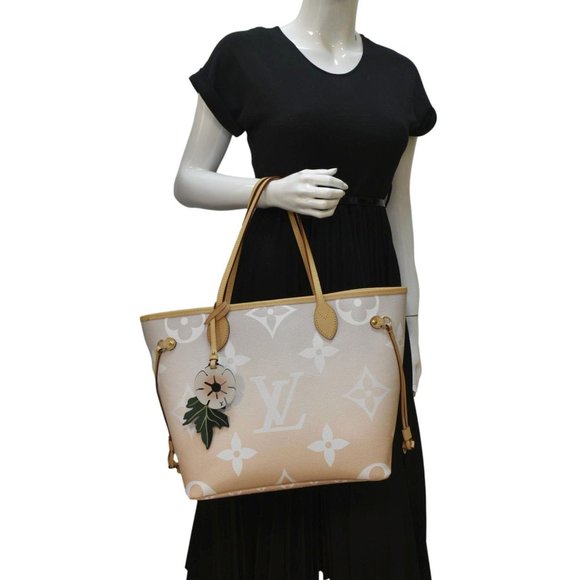 LOUIS VUITTON  Neverfull MM By The Pool Monogram Giant Tote Bag Brume - Picture 2 of 13